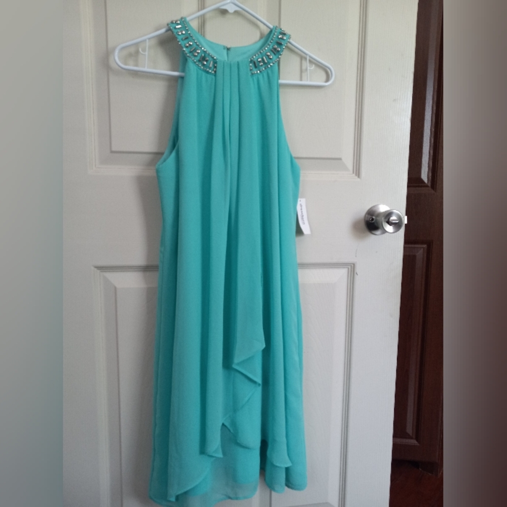 A new turquoise dress, very comfortable for any occasion, runs like M or S.